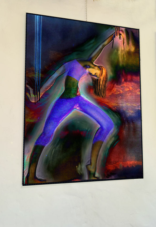 Liberté volée-Femme tête baissée,tenue moulante mauve-art digital  120x90cm