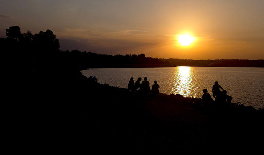 Attente de l'eclipse du 12 aout 2026 au lac de Villeneuve de la Raho