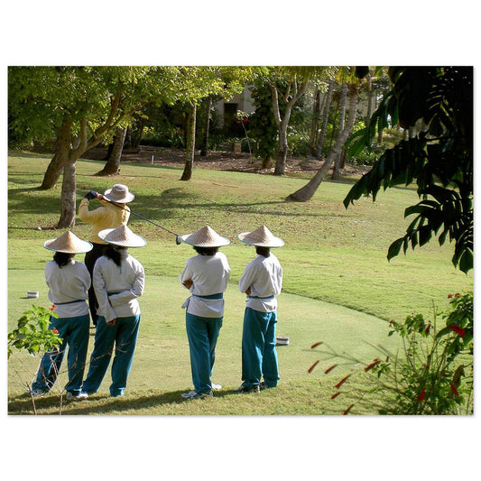 Indonésie-Bali : Photo le joueur de golf et ses  caddies