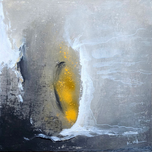 Peinture abstraite Éclats telluriques de Kellestom, textures noires, grises et blanches traversées d'éclats jaune doré, sur carton toilé de 36 × 36 cm.