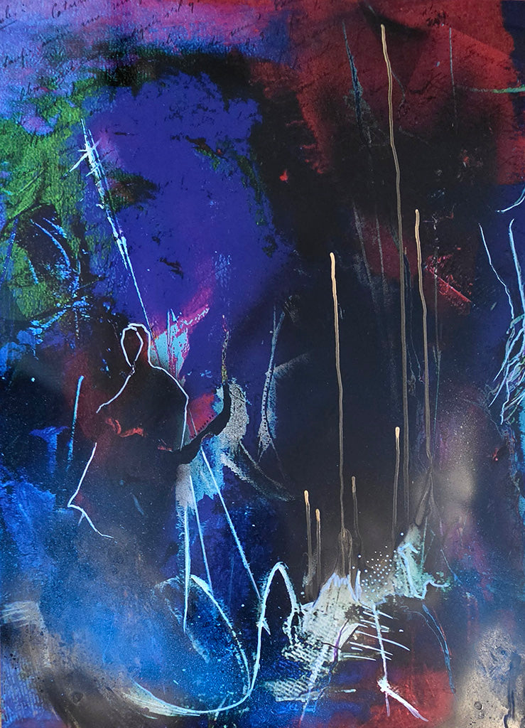 Tableau d'art numérique abstrait unique de 80x60 cm aux tons bleu nuit, violet et rouge, avec une silhouette stylisée et des lignes dorées.