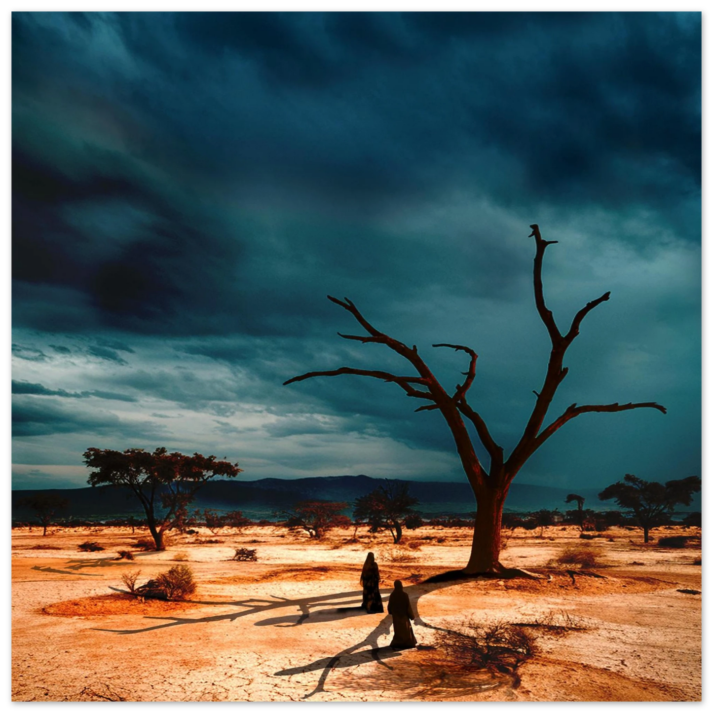Une atmosphère dramatique et mystérieuse, évoquant la dualité entre le désert et la violence d'un ciel noir illuminé.