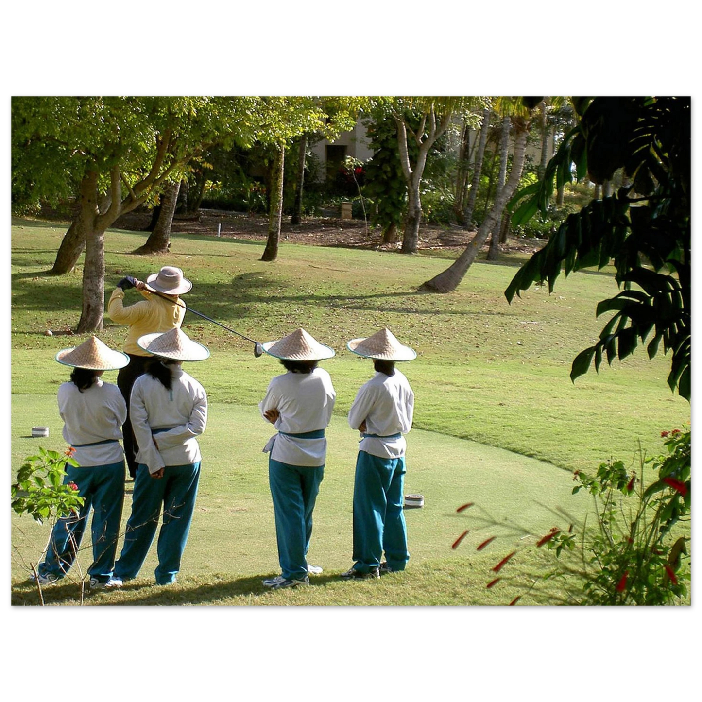 Bali au Nirwana Bali Golf Club, le joueur et ses caddies.