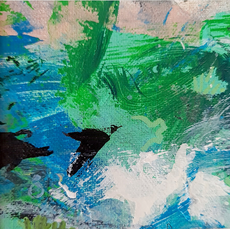 Peinture abstraite aux nuances de bleu, vert et blanc avec silhouettes noires évoquant des oiseaux ou des formes aquatiques sur papier texturé.