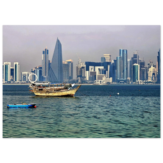 photo de kellestom, impression sur aluminium du port de Doha au Qatar avec dhow traditionnel et gratte-ciel