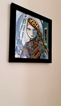 Carregar imagem no visualizador da galeria, Ning - portrait jeune homme, fond bleu pâle 20x20cm, cadre noir en bois
