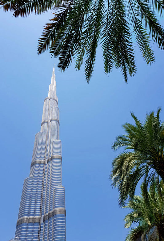 photo magnifique  de Burj Khalifa de Dubai en poster. sur fond de ciel bleu pur