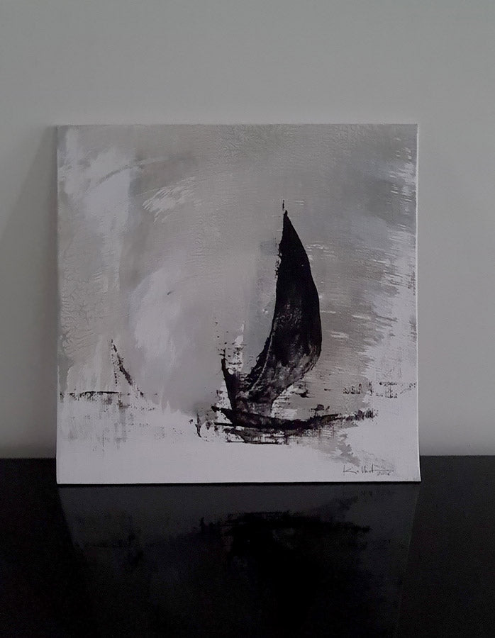 Halong Bay - peinture d'une voile noire noir sur fond gris. Carton toilé 19x19cm