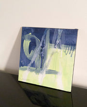 画像をギャラリービューアに読み込む, Nuit tranquille - peinture abstraite bleu et vert pâle sur carton toilé, 13x13cm
